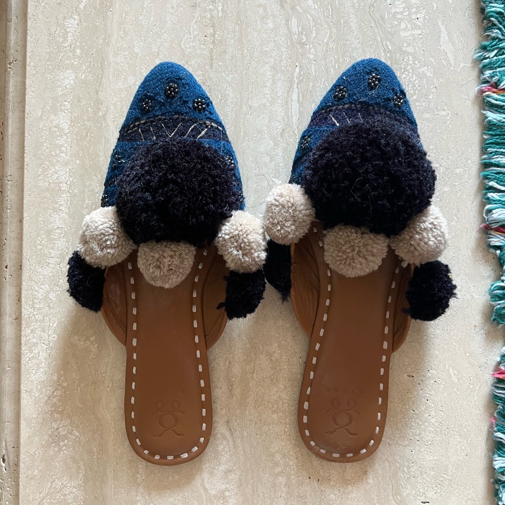 Figue India Vero Cuoio Pom Pom shoes